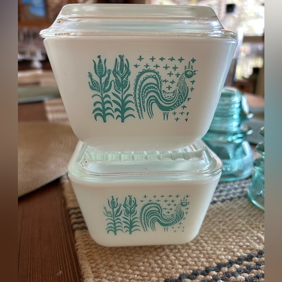 Pyrex set of 3 Butterprint Amish Turquoise Fridgies with lids - Picture 3 of 12